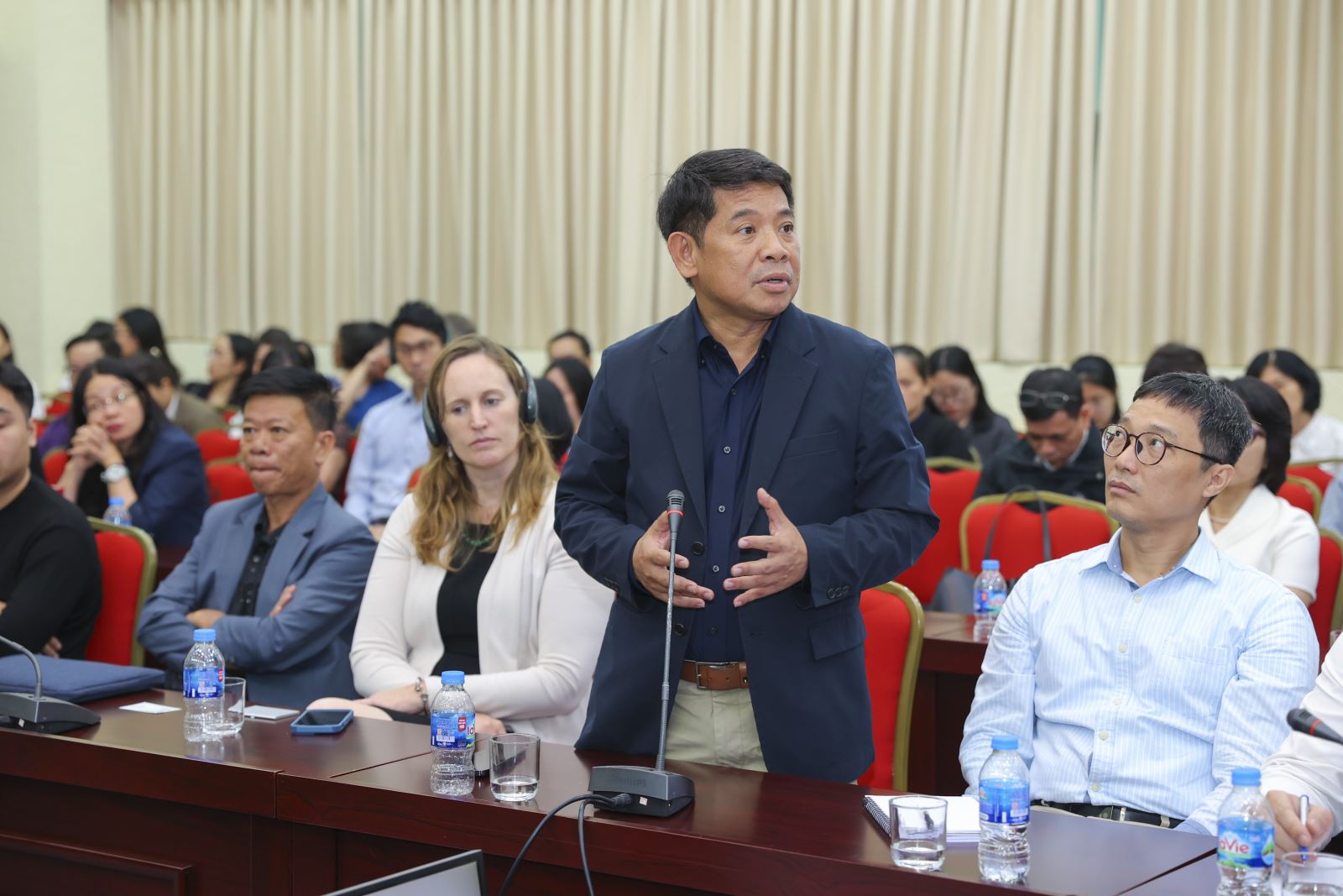 Các đại biểu thảo luận tại hội nghị. (Ảnh: Đinh Hòa)